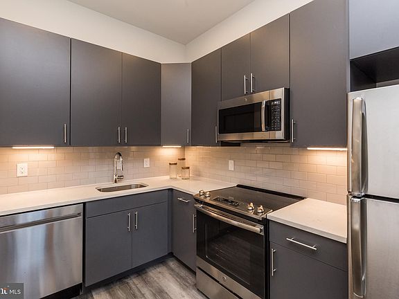 2nd image of 2559 Amber St #402