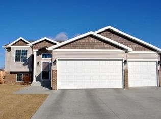 1998 Burlington Dr, West Fargo, ND 58078