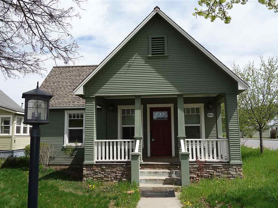 1st image of 104 Railway Ave