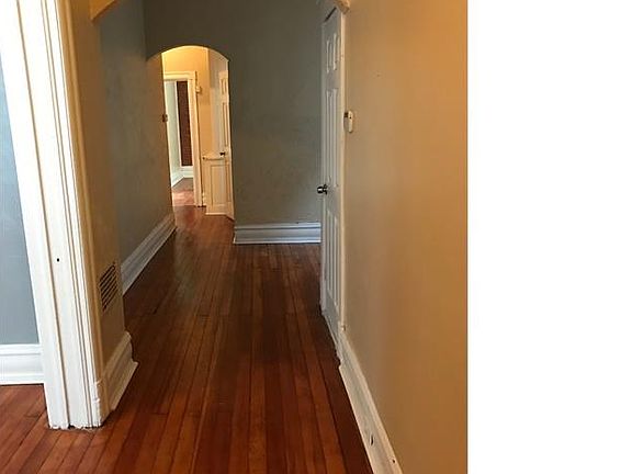 5th image of 4468 Clarence Ave #1