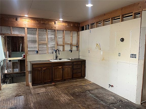 3rd image of 6307 Lansing Ave