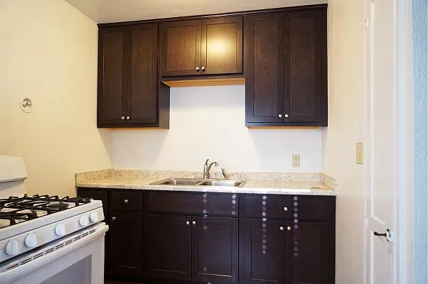 Grand Ave Apartments — Photo 5