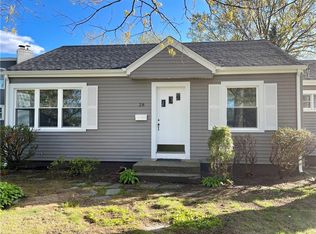 28 Glenrose Dr, Riverside, RI 02915