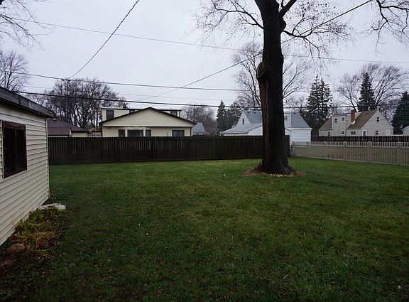 3rd image of 844 N Roy Ave