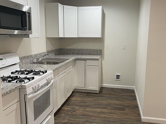 5th image of 634 33rd St #D