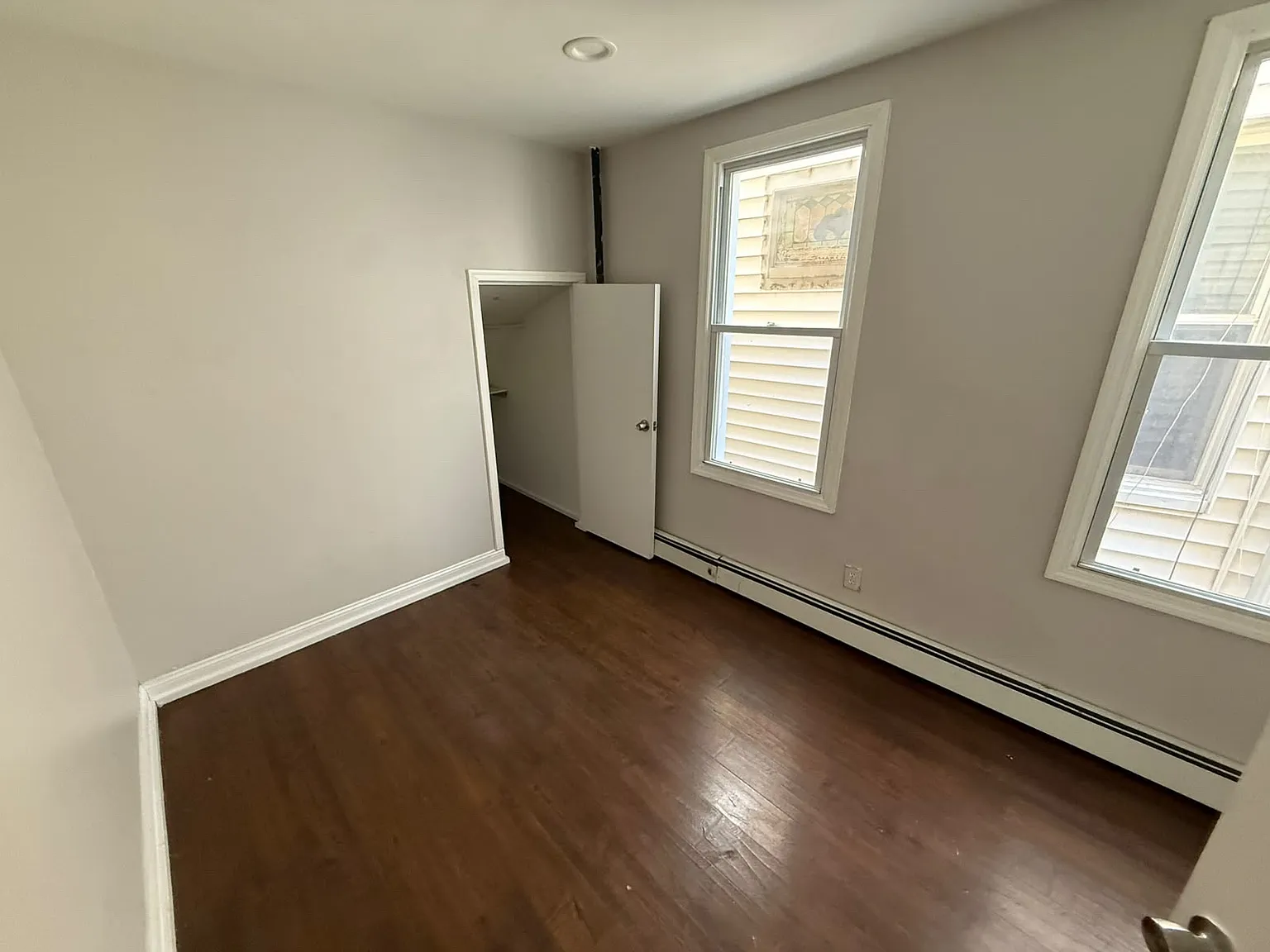 3 bed, 1100 sqft, $2,350 — Photo 4