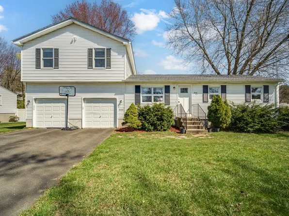 34 Knollwood Cir, Holyoke, MA 01040