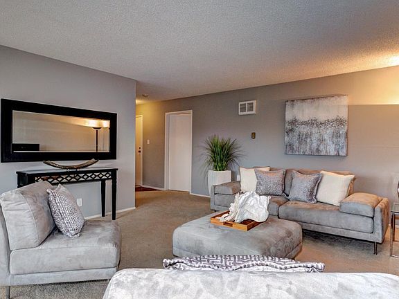 3rd image of 801 N Humboldt St APT 306