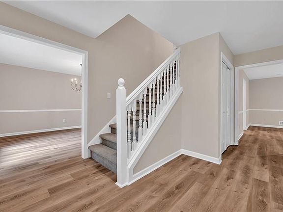 4th image of 355 Thornton Dr