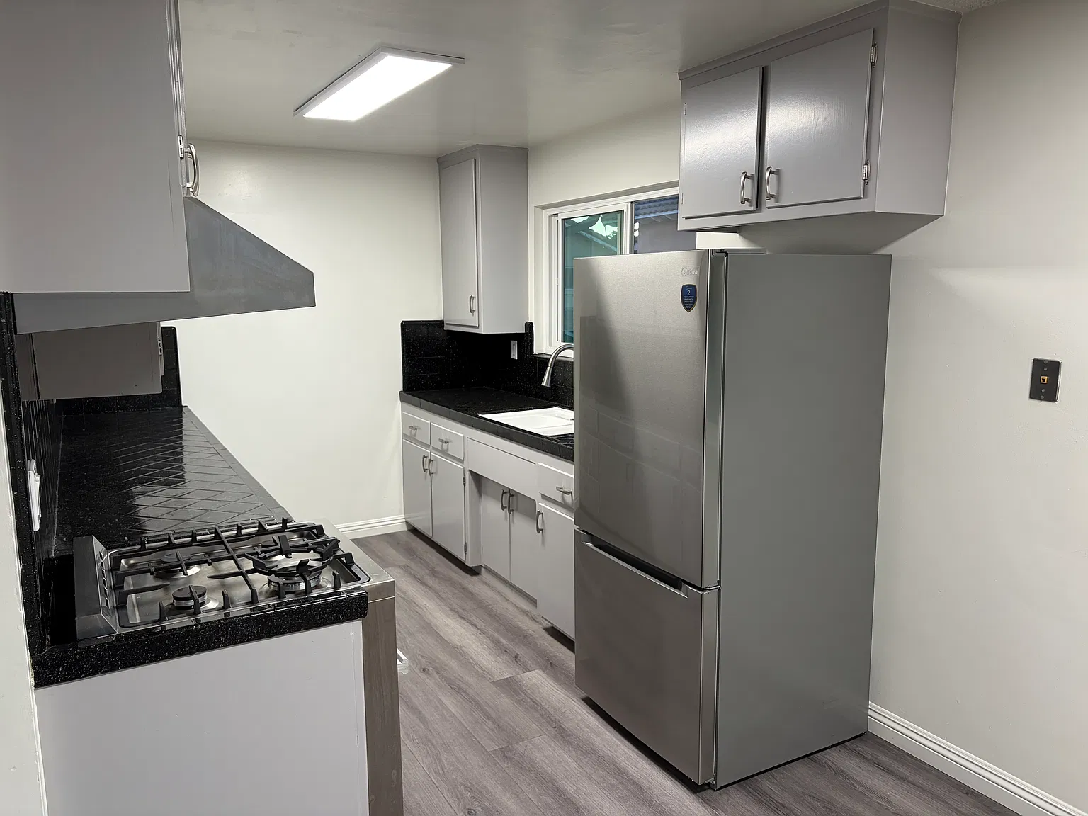 2 bed, 830 sqft, $2,350 — Photo 2