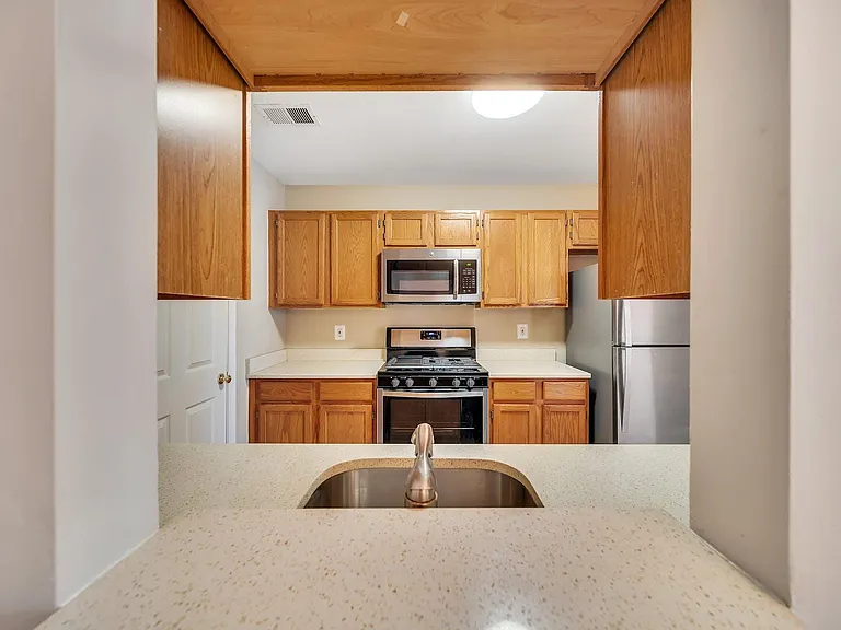 1041 Cumberland Ct — Photo 10