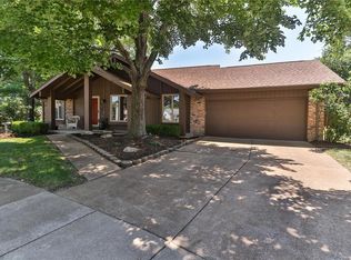 2 Rain Forest Ct, Ballwin, MO