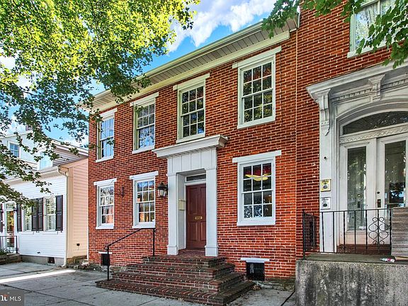 3rd image of 209 Broadway