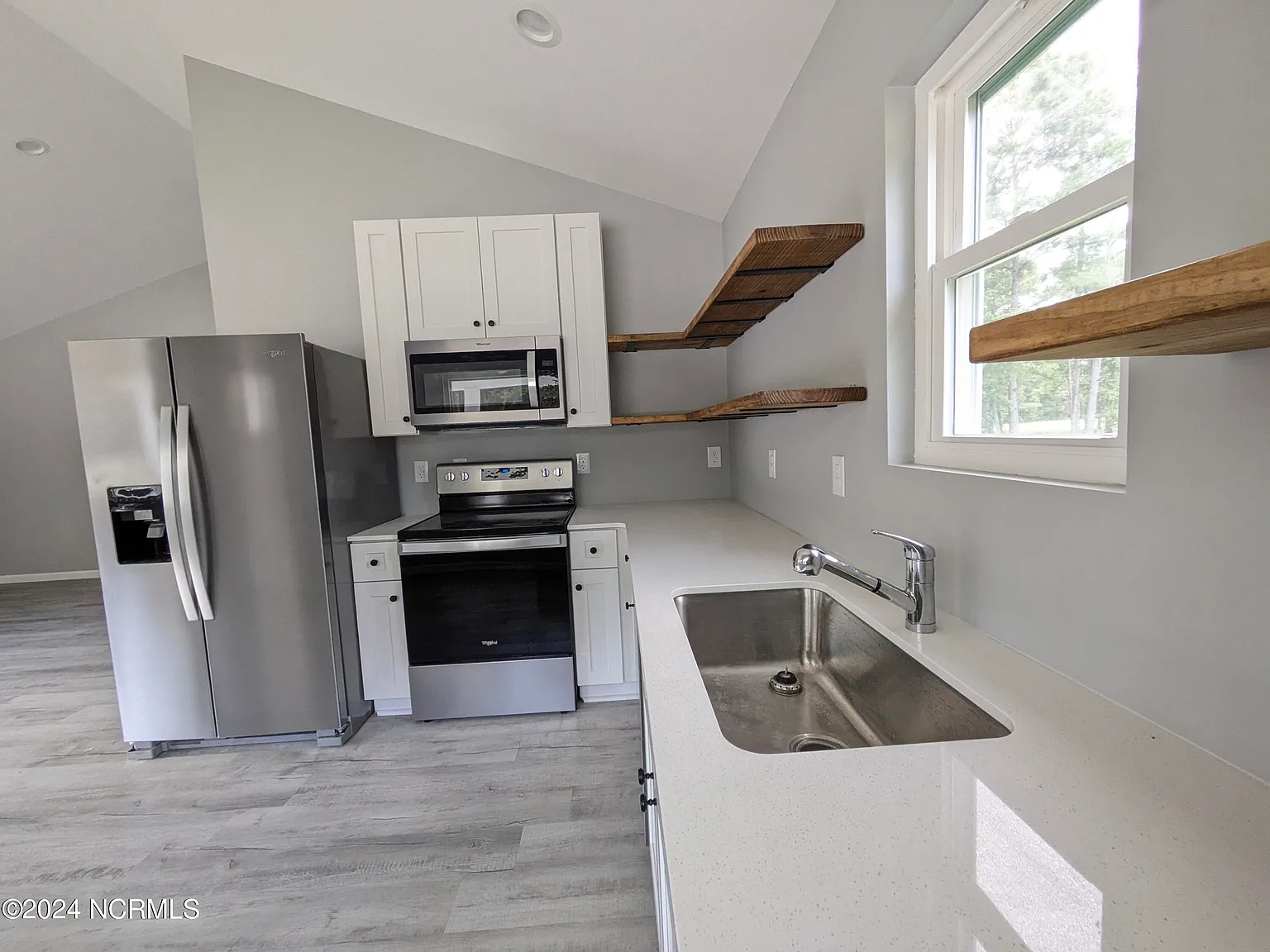 2 bed, 1.0 bath, 800 sqft, $1,600 — Photo 4