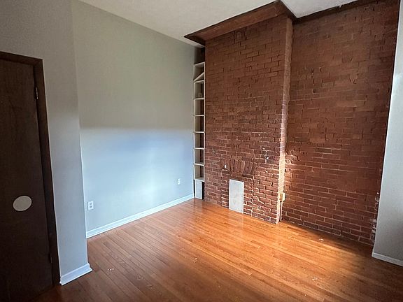 3rd image of 26 Lyon St Unit 1