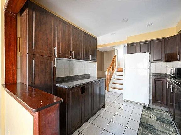 3rd image of 146 Berkindale Dr