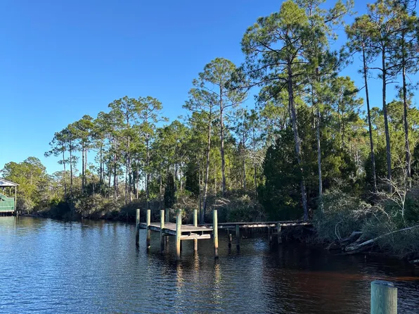 727 Mill Rd, Carrabelle, FL 32322