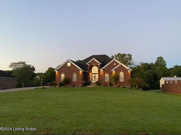 3rd image of 353 Grand Ave