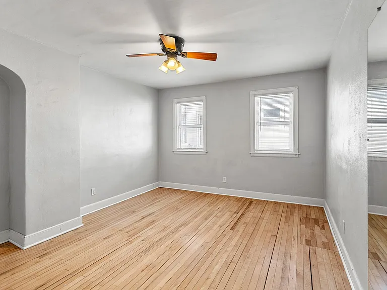 820 W 4th St — Photo 5
