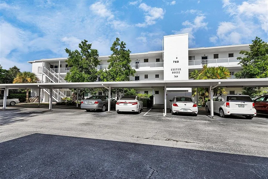 2 bed, 2.0 bath, 882 sqft, $5,500 — Photo 2