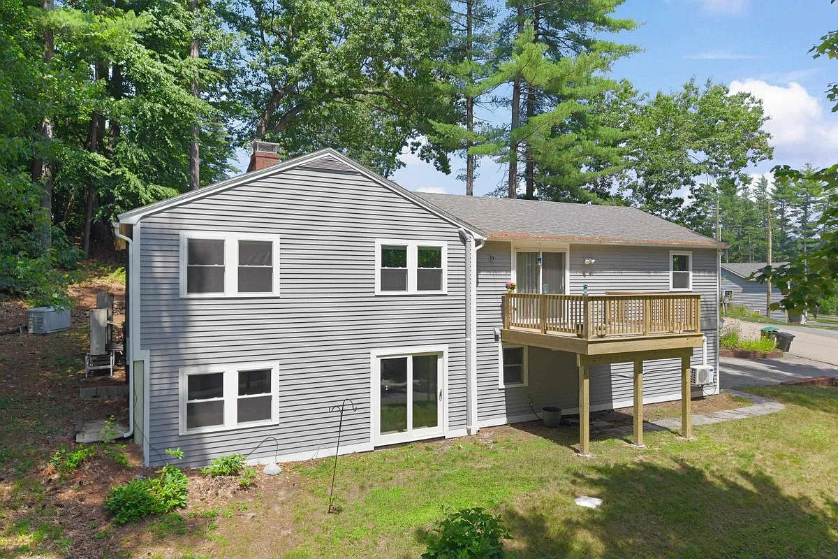 4 bed, 3.0 bath, 3008 sqft, $4,200 — Photo 1