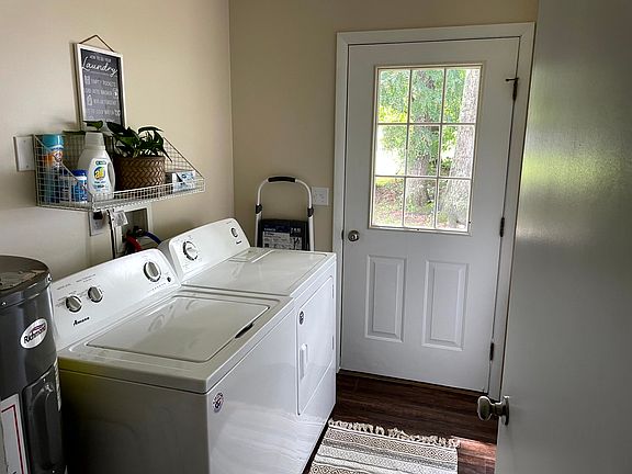 5th image of 205 King Dr