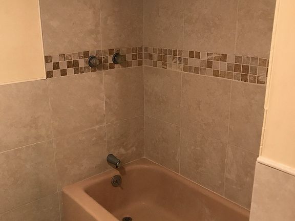 5th image of 325 Wayne St #1
