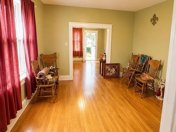 4th image of 2764 Dalton St