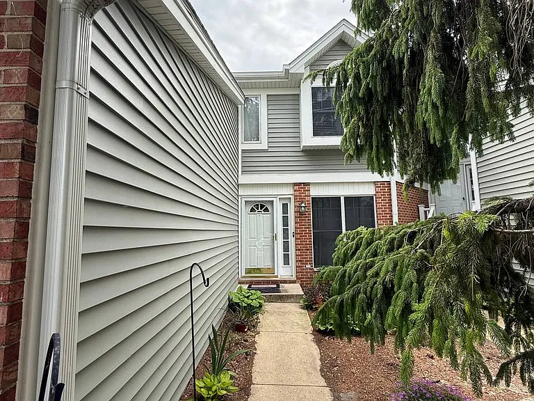725 Daybreak Ln — Photo 12