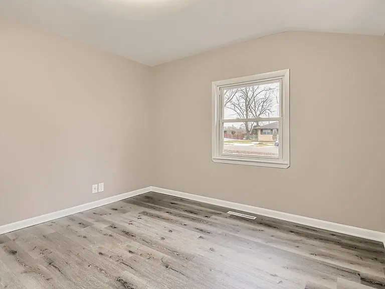 120 Roberts Rd — Photo 15
