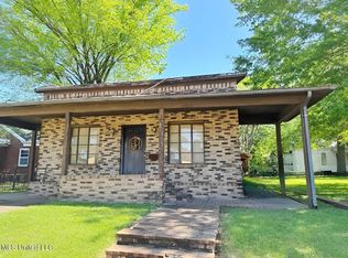 226 Water St, Grenada, MS 38901