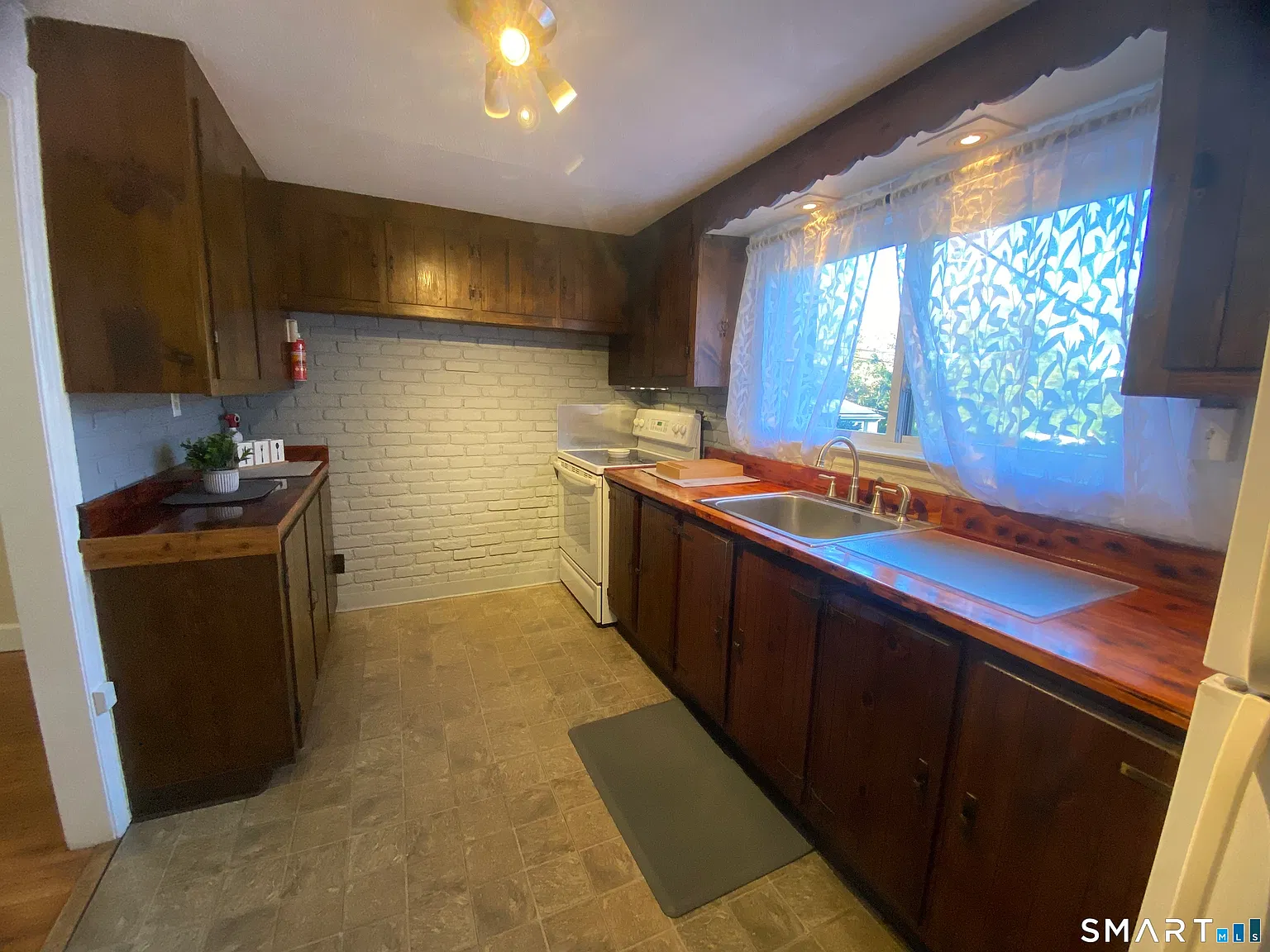 2 bed, 1.0 bath, 1200 sqft, $2,200 — Photo 4
