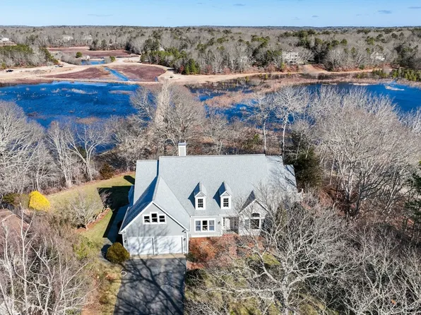 120 Berry Hollow Dr, Barnstable, MA 02630