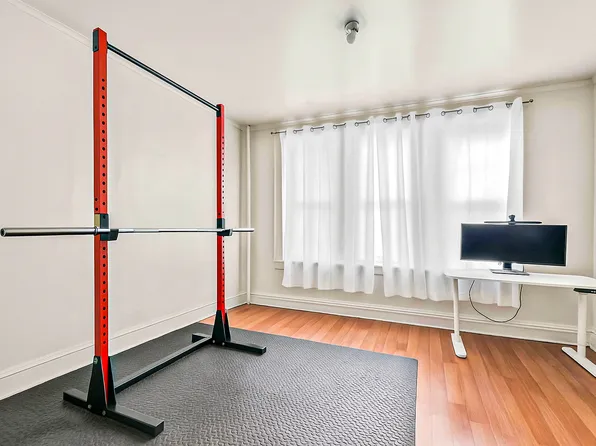 23-13 Ditmars Boulevard image 9 of 18