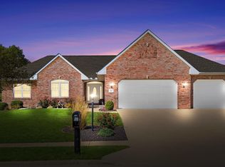 1247 Waterford Dr, Morton, IL
