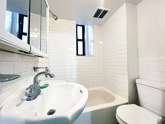 Rented by Bohemia Realty Group | media 9