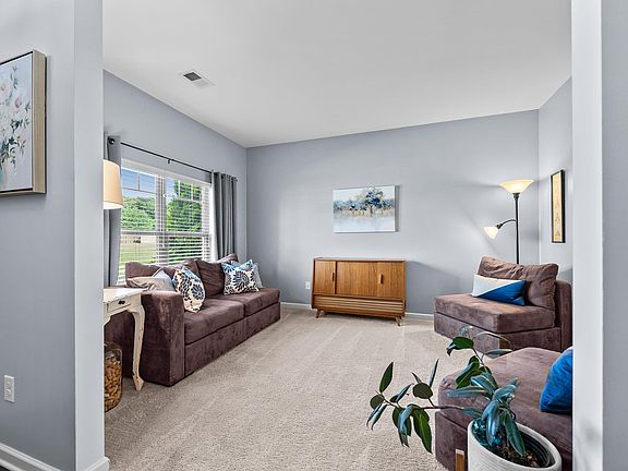4th image of 108 Winespring Pl