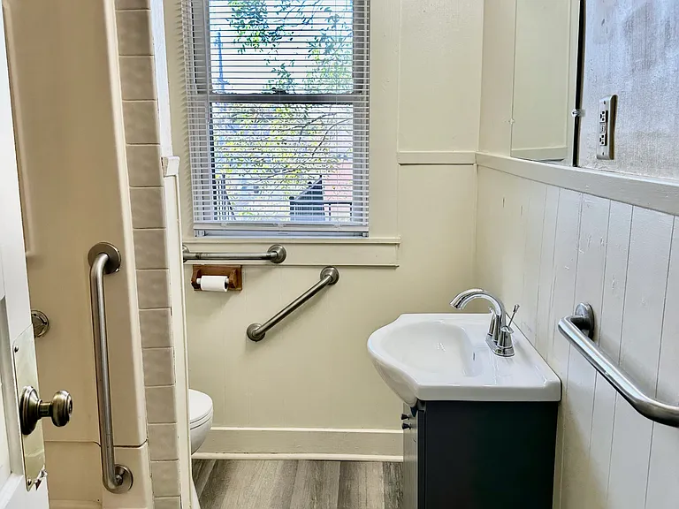 428 S 15th St — Photo 14
