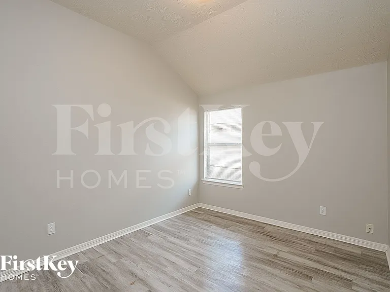 4531 Bridgevillage Dr — Photo 12