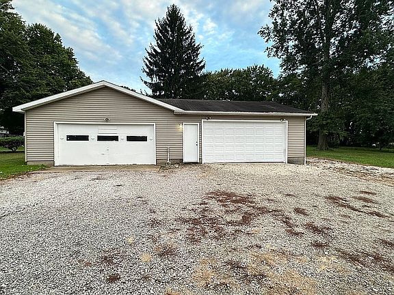 3rd image of 6645 Fairview Rd