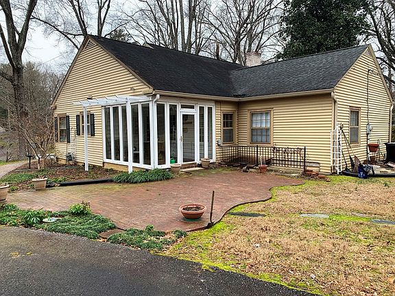 4th image of 415 Dogwood Dr