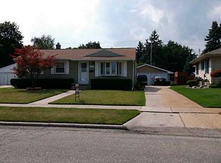 1317 Ravenswood Dr, Lansing, MI 48917