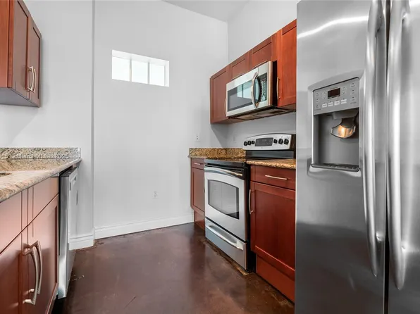 7275 SW 90th Way APT 610, Miami, FL 33156