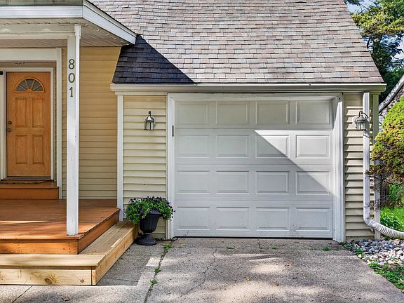 3rd image of 801 Wyllys St