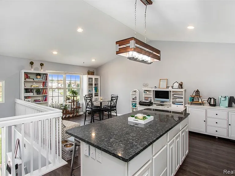 7305 Sea Mist Dr — Photo 3