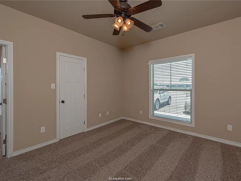 4001 Golden Eagle Dr #B — Photo 7