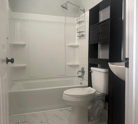 4th image of 466 Darley Crk