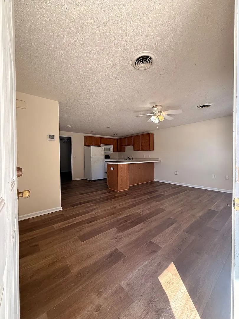 1517-MF7-E4 — Photo 2