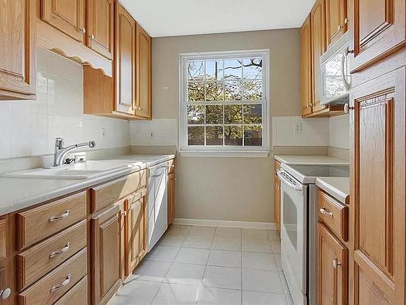 5th image of 5121 W 58th St