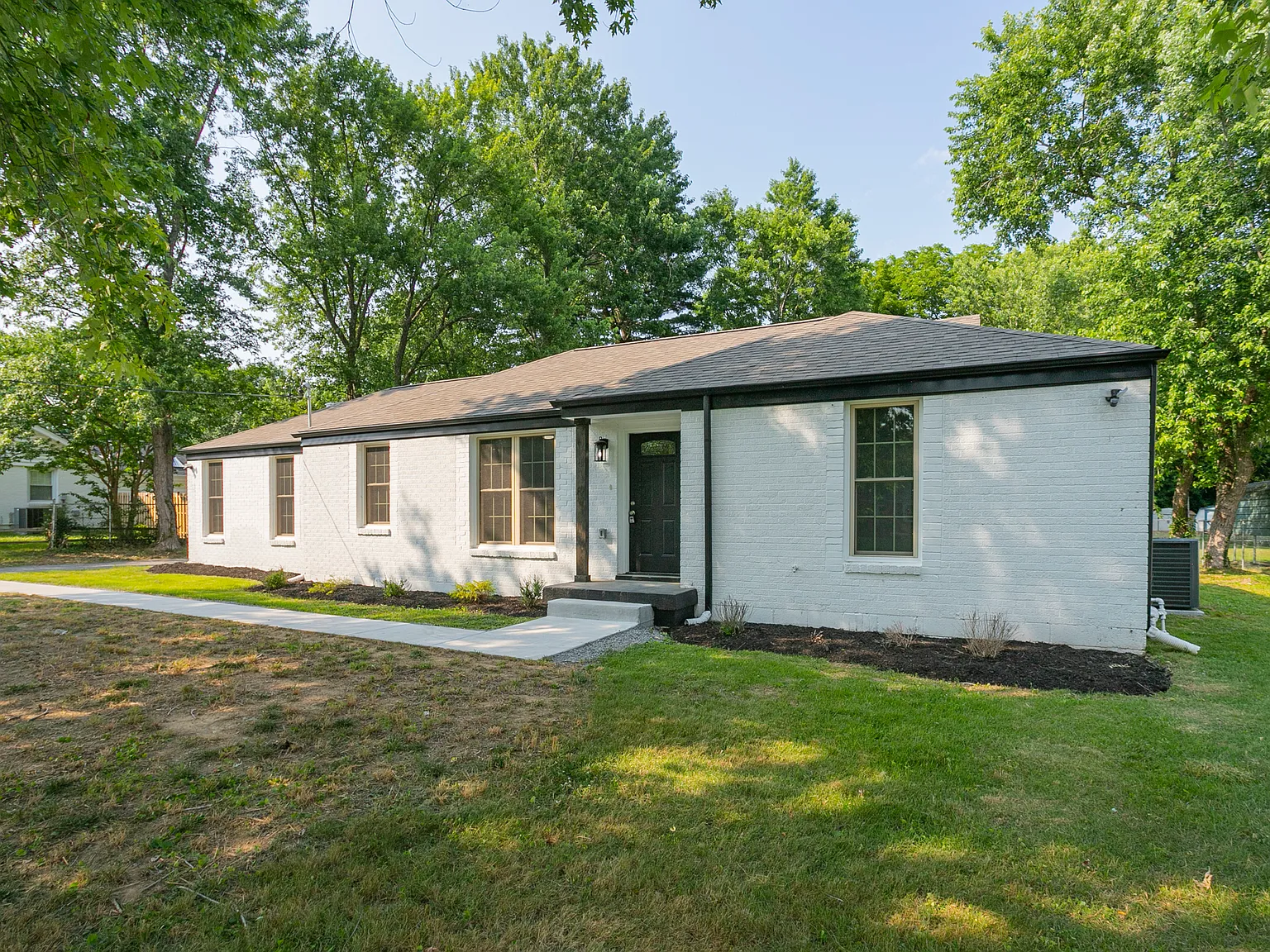 3 bed, 1803 sqft, $2,600 — Photo 2